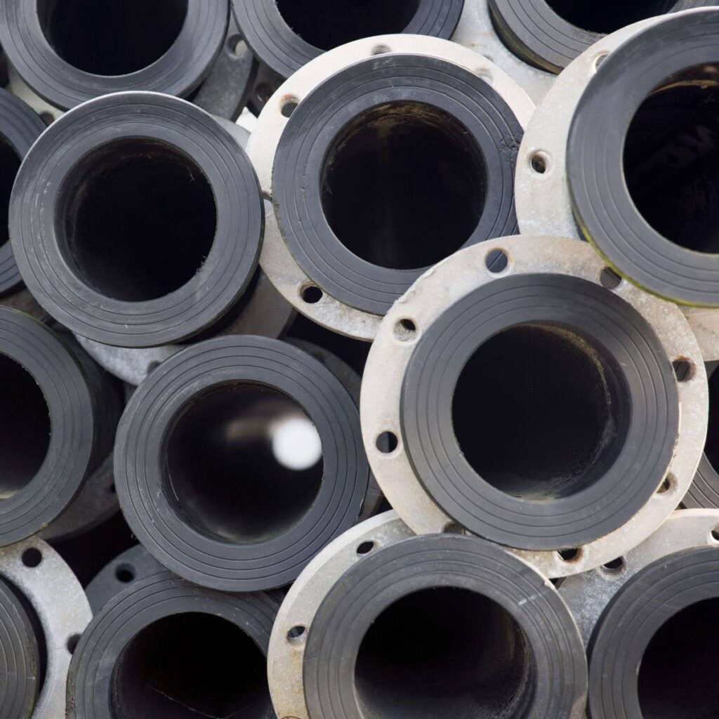 HDPE-leidingwerk, vooraanzicht met flenzen zichtbaar